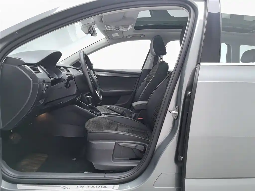 Skoda Octavia 2017 — фото 10