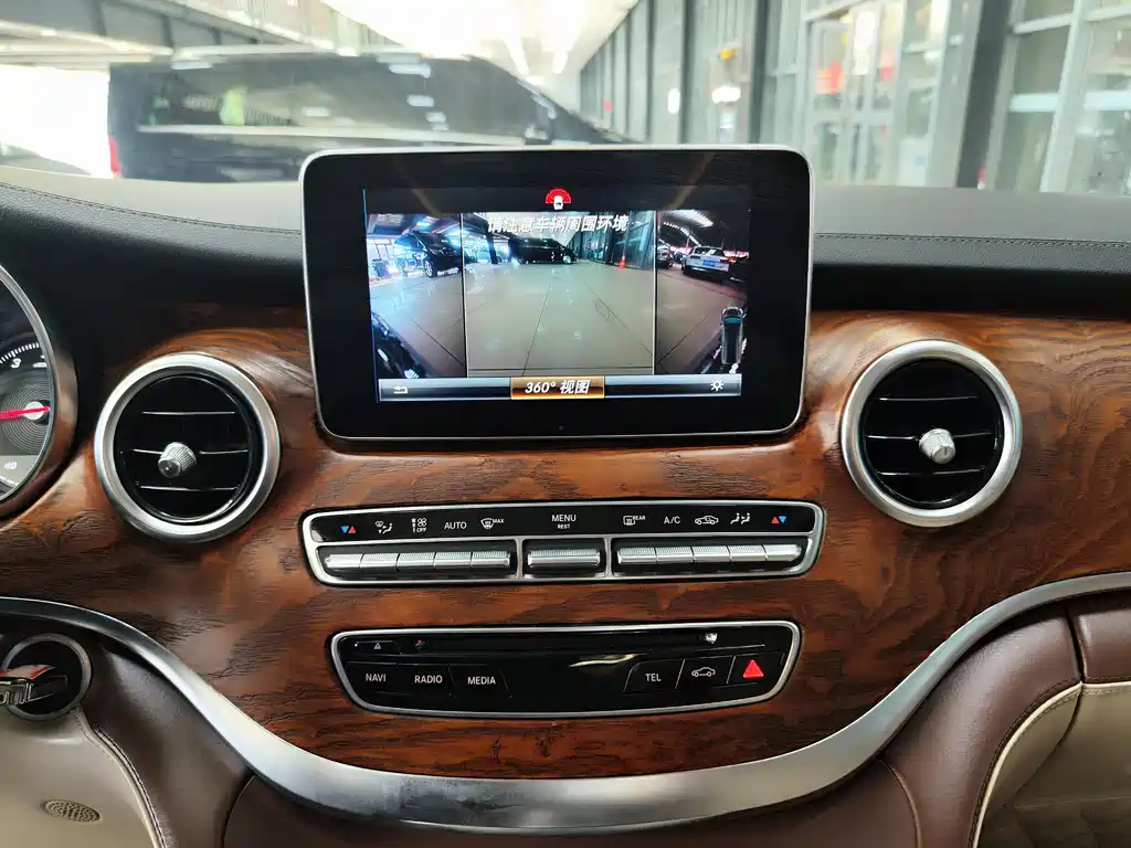 Mercedes-Benz V-Class 2020 — фото 15
