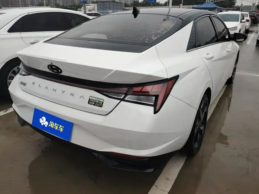 Hyundai Elantra 2022