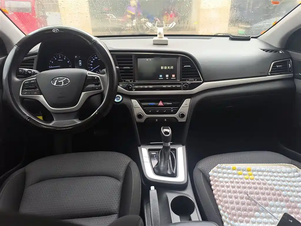 Hyundai Elantra 2018 — фото 6