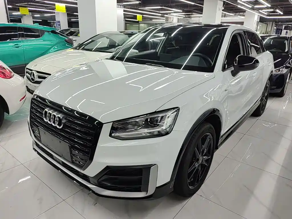 Audi Q2L 2020 — фото 1
