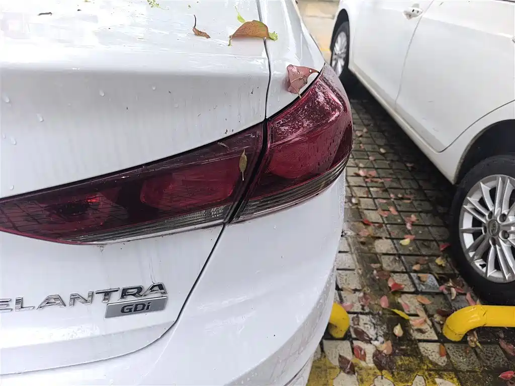 Hyundai Elantra 2018 — фото 23