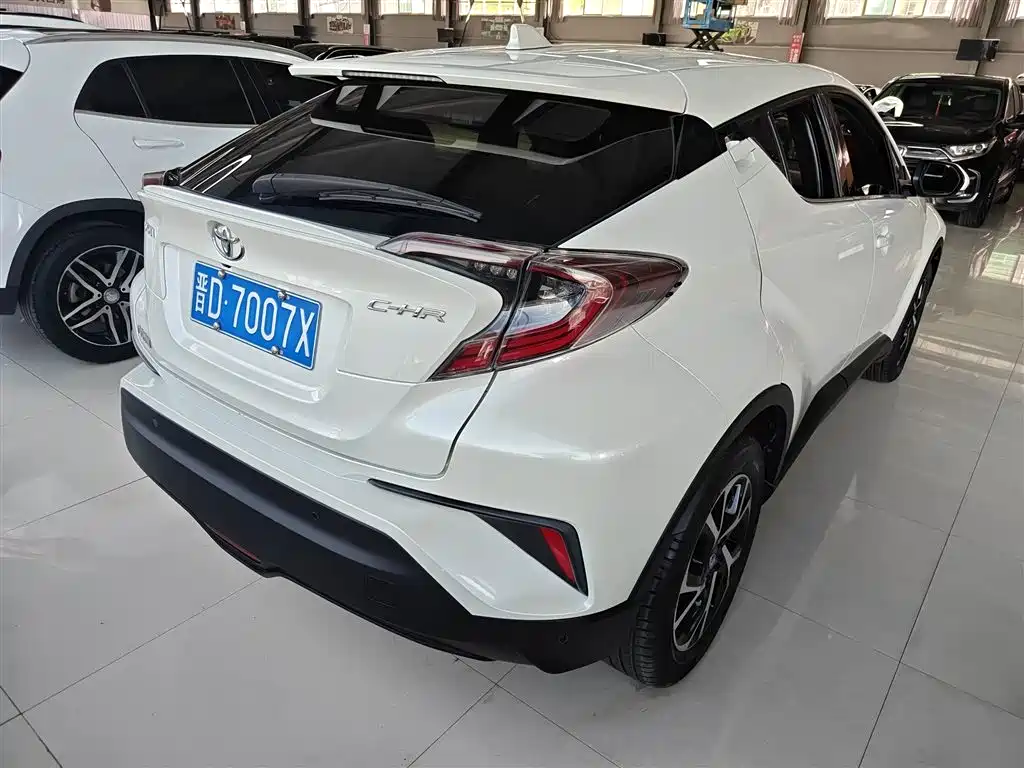 Toyota C-HR 2020 — фото 5