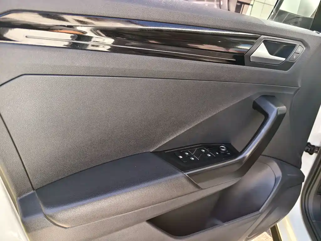 Volkswagen T-Roc 2022 — фото 14