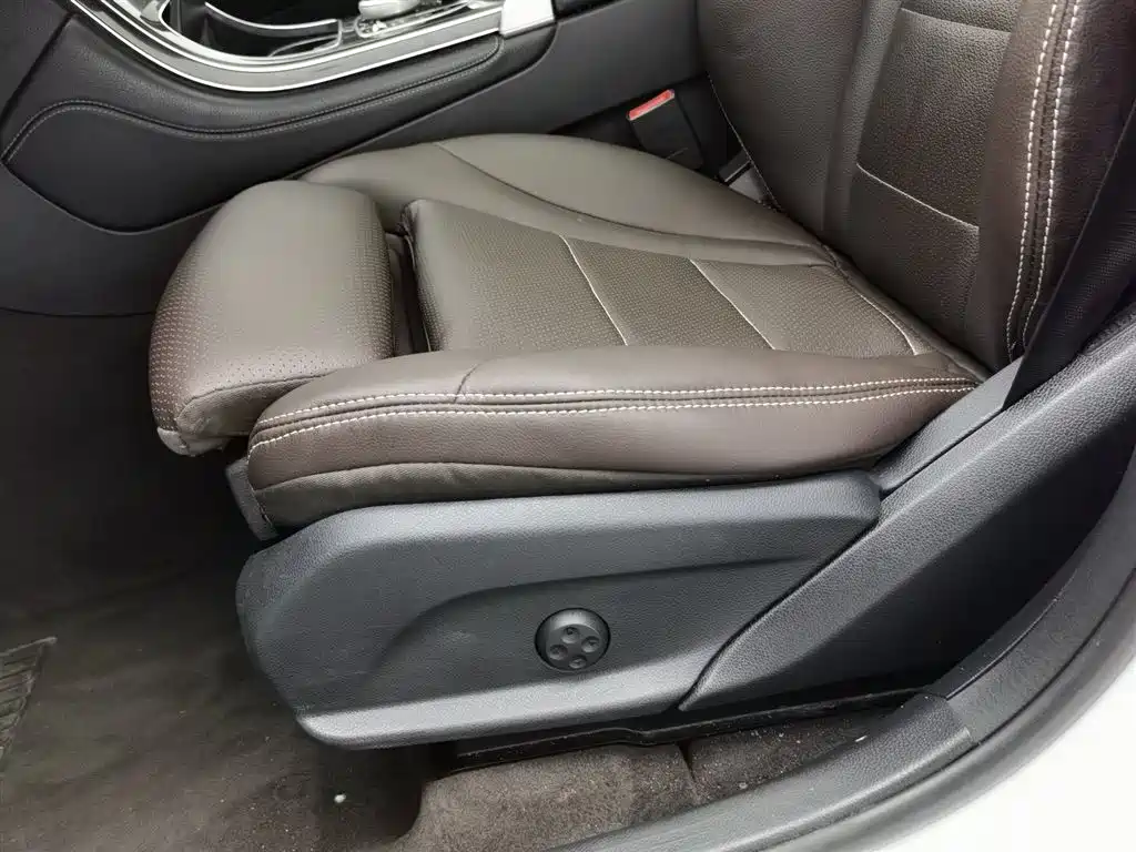 Mercedes-Benz GLC 2018 — фото 20