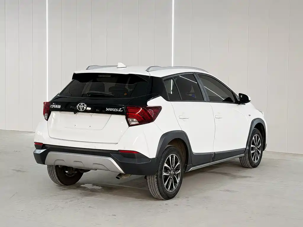 Toyota Yaris L 2022