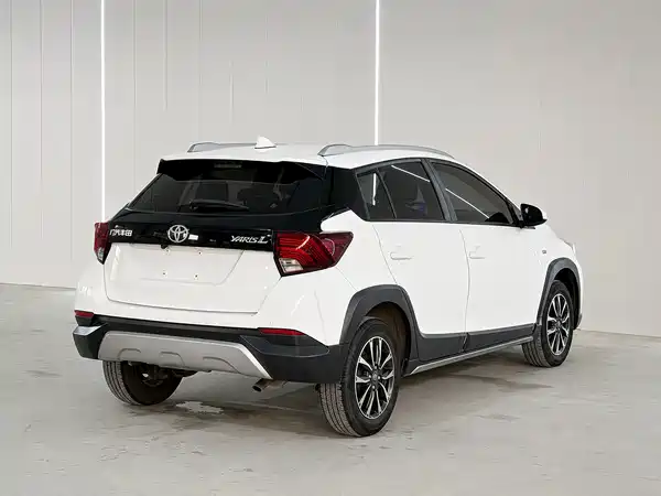 Toyota Yaris L 2022