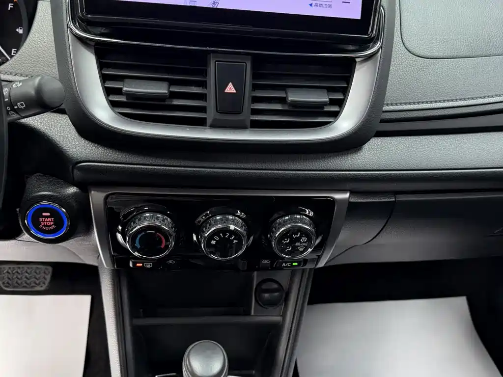 Toyota Yaris L 2022 — фото 10