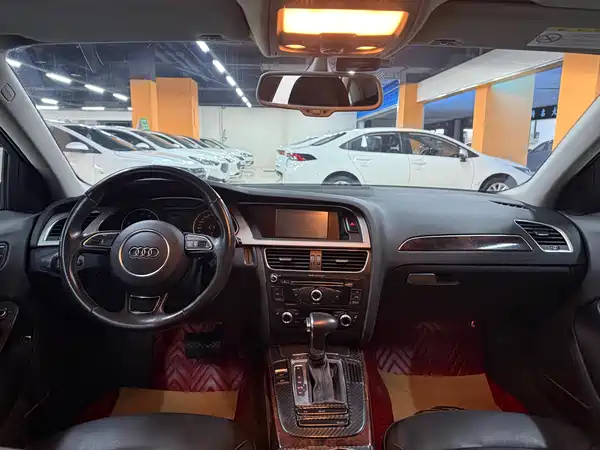 Audi A4L 2015