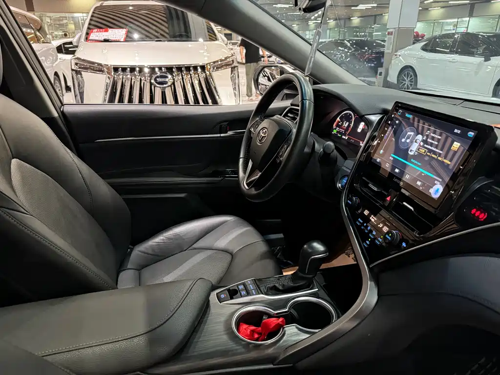 Toyota Camry 2022 — фото 10