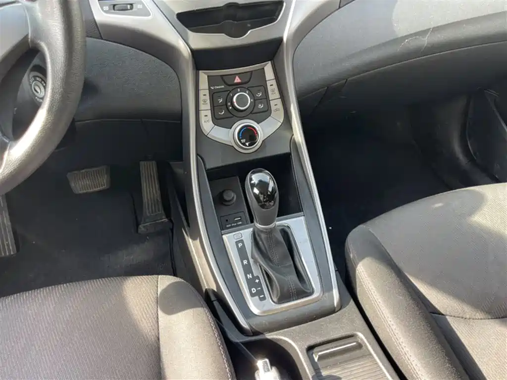 Hyundai Elantra Langdong 2018 — фото 16