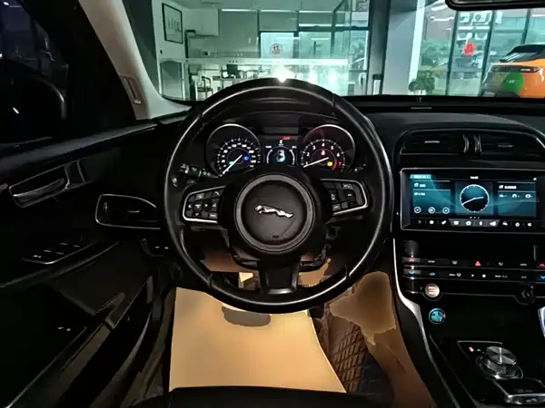 Jaguar XEL 2019