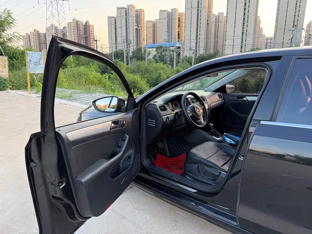 Volkswagen Sagitar 2016