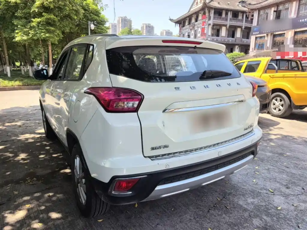 BAIC Shenbao X35 2016 — фото 5