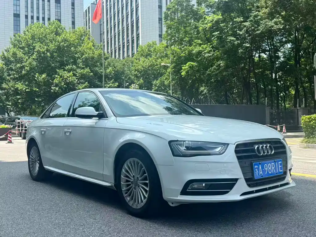Audi A4L 2012