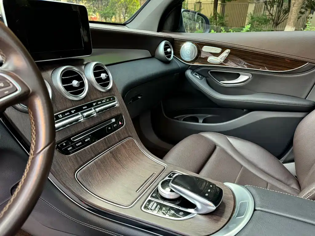Mercedes-Benz GLC 2018 — фото 13