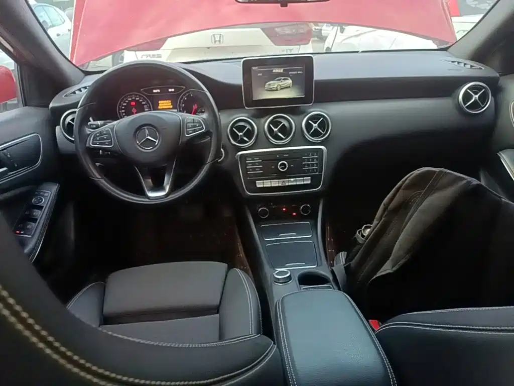 Mercedes-Benz A-Class 2016 — фото 10