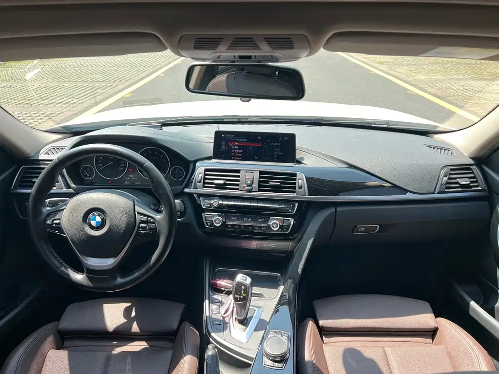 BMW 3 Series 2019 — фото 12