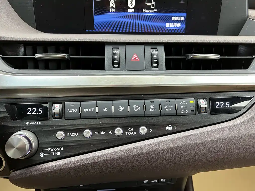 Lexus ES 2021 — фото 19