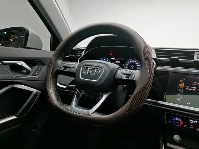 Audi Q3 2020 — фото 13