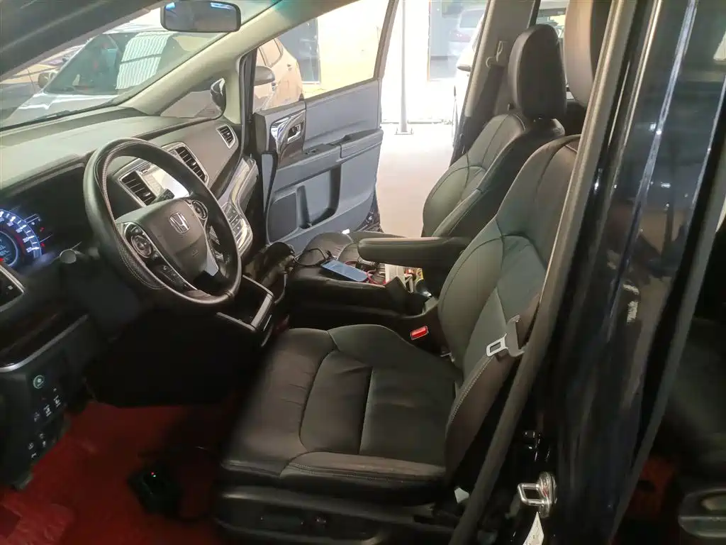 Honda Odyssey 2019 — фото 15