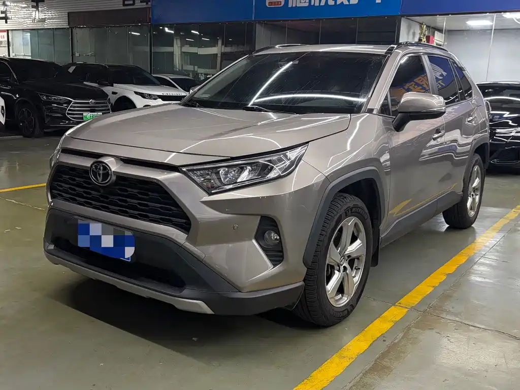 Toyota RAV4 2021 — фото 1