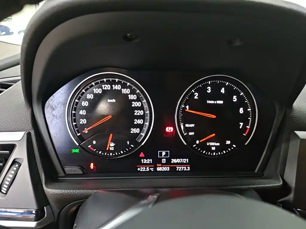 BMW 1 Series 2018 — фото 12