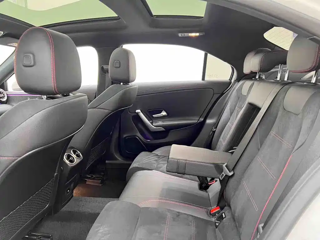 Mercedes-Benz A-Class 2024 — фото 11