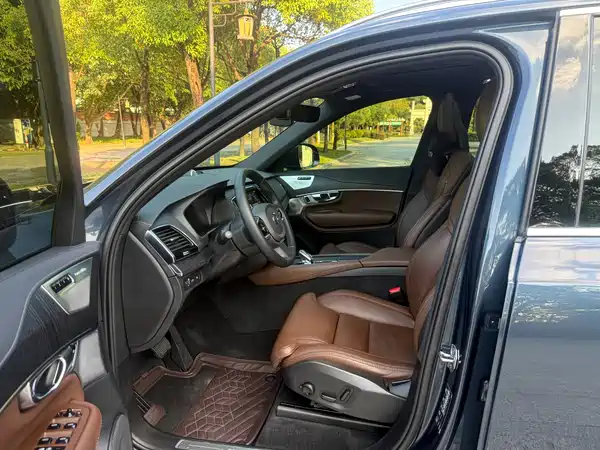 Volvo XC90 Plug-In Hybrid 2021