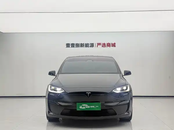 Tesla Model X 2024