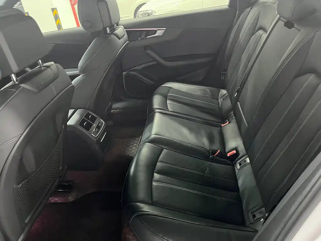 Audi A4L 2020