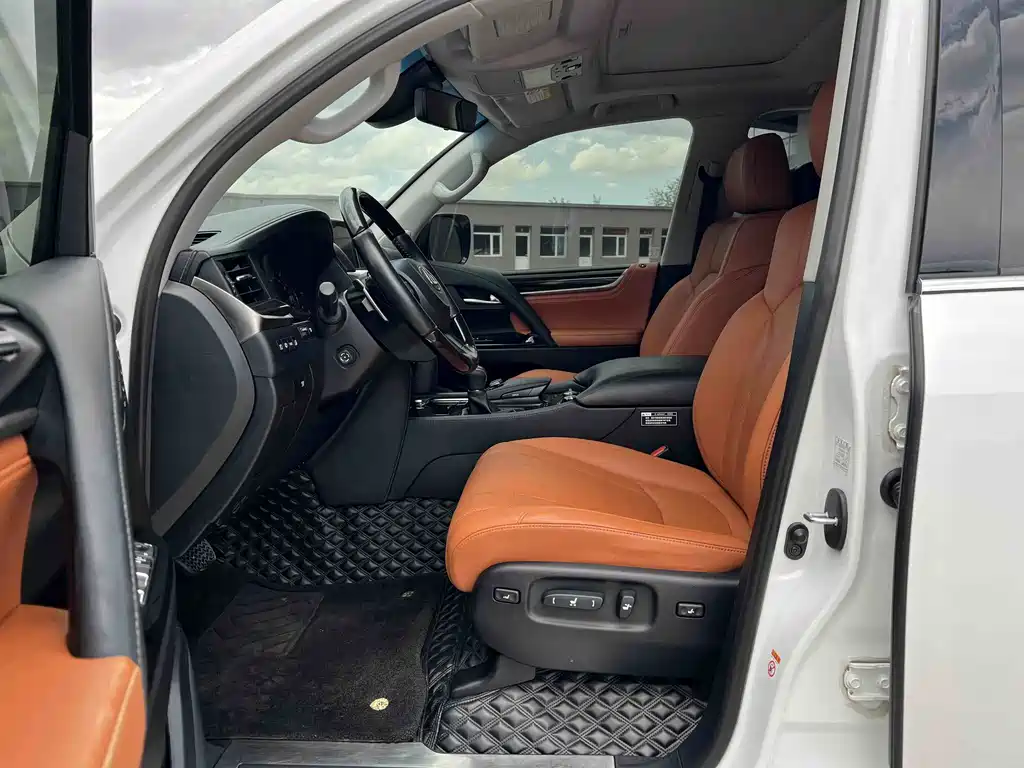 Lexus LX 2018 — фото 13