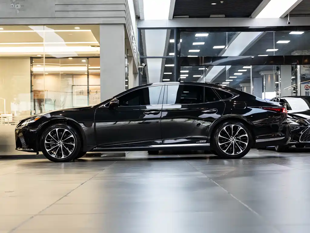 Lexus LS 2022