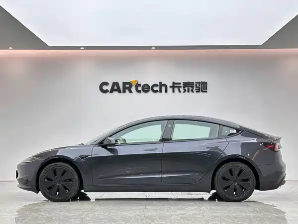 Tesla Model 3 2024