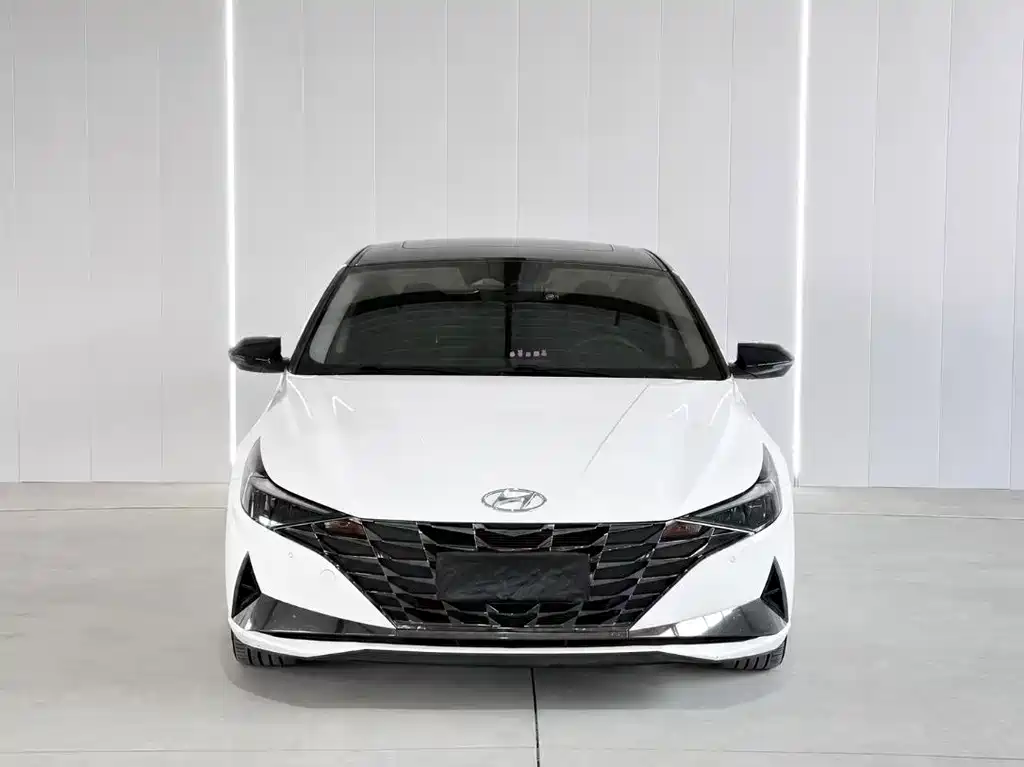 Hyundai Elantra 2022