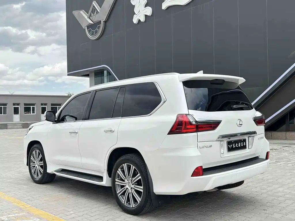 Lexus LX 2018