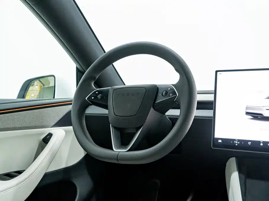 Tesla Model Y L 2025 — фото 20
