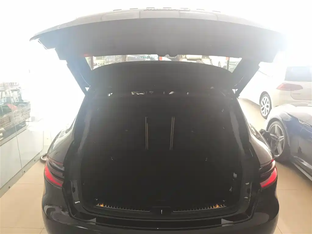 Porsche Macan 2017 — фото 19
