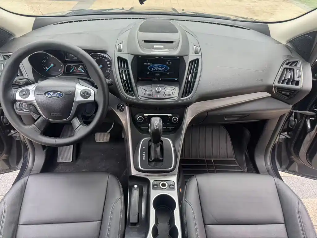 Ford Kuga 2015 — фото 31