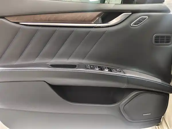 Maserati Ghibli 2021