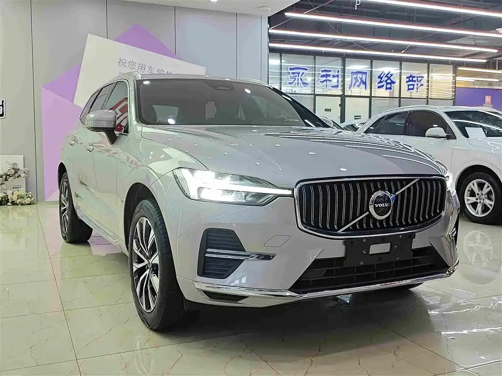 Volvo XC60 2022 — фото 3