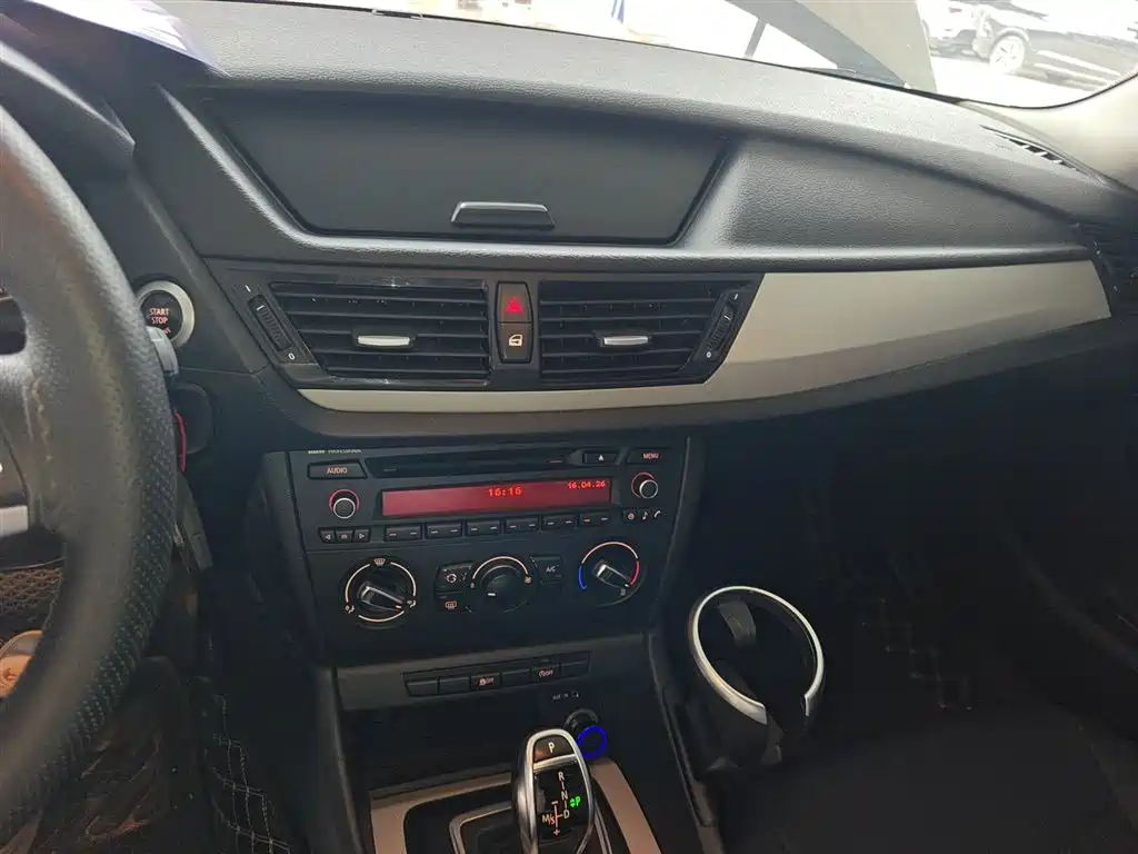 BMW X1 2015 — фото 13