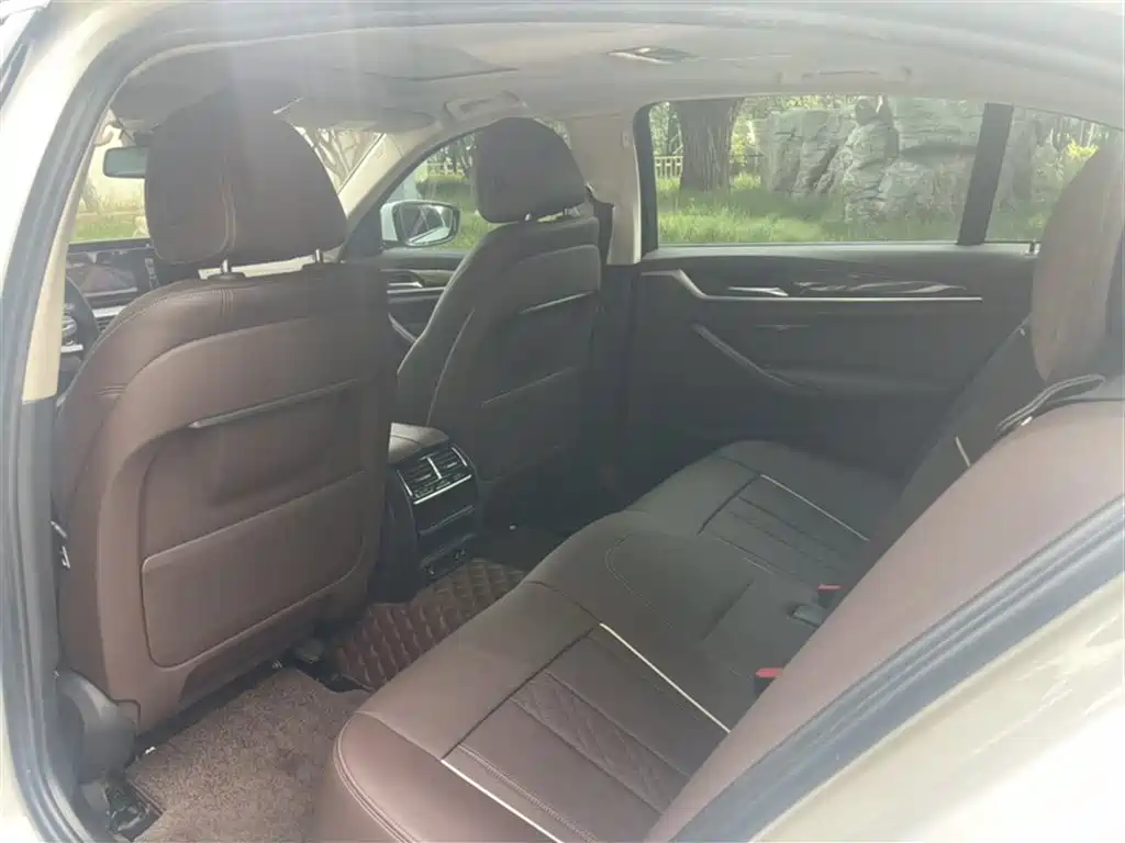 BMW 5 Series 2022 — фото 14