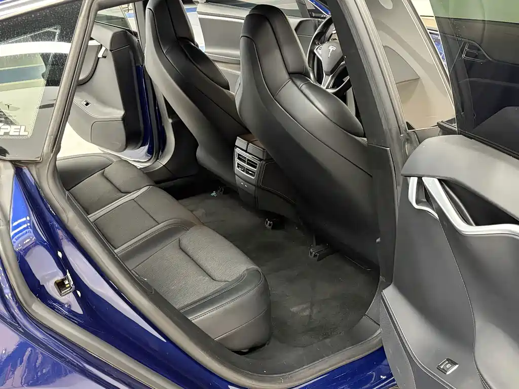 Tesla Model S 2018 — фото 11