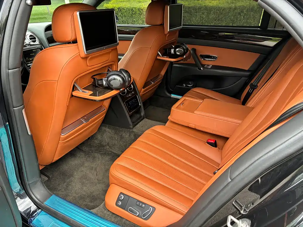Bentley Flying Spur 2013 — фото 16