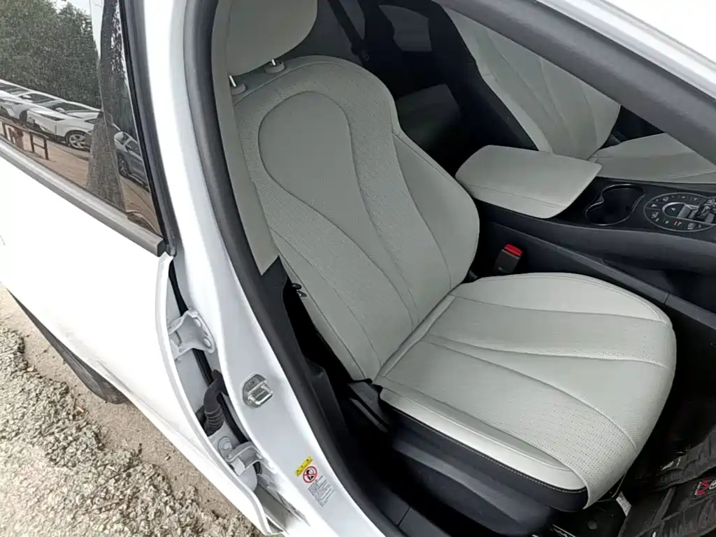BYD Seal 05 DM-i 2025 — фото 25
