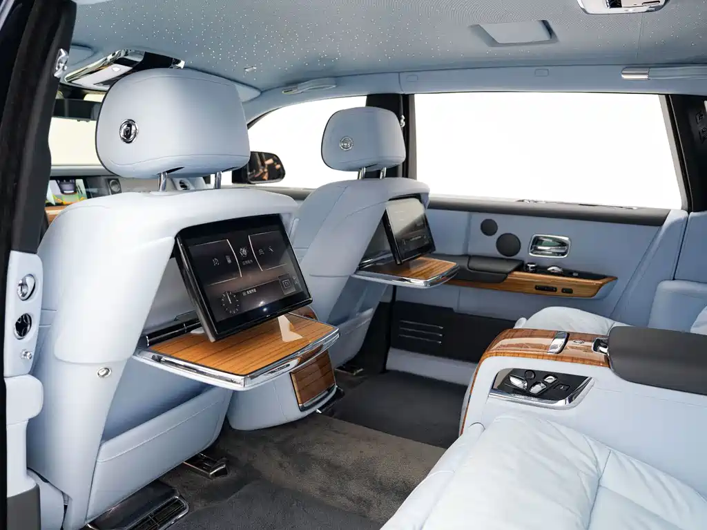 Rolls-Royce Phantom 2020 — фото 14