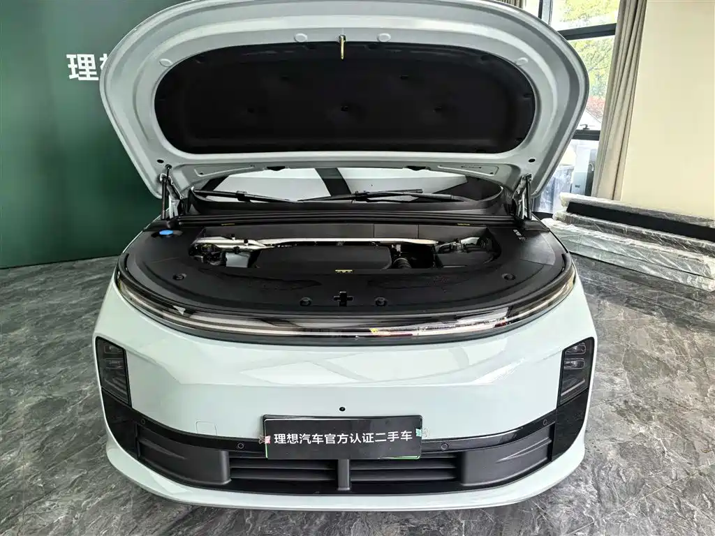 Li Auto Li L6 2025