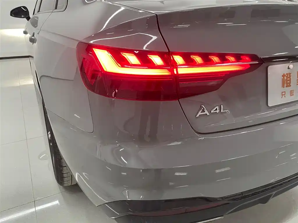 Audi A4L 2025 — фото 12