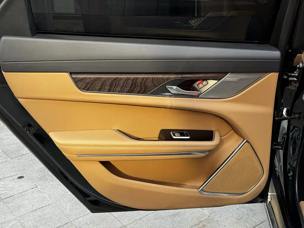 Jaguar XFL 2022 — фото 14